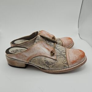 Freebird by Steven Malena loafer mule orange white python size 8